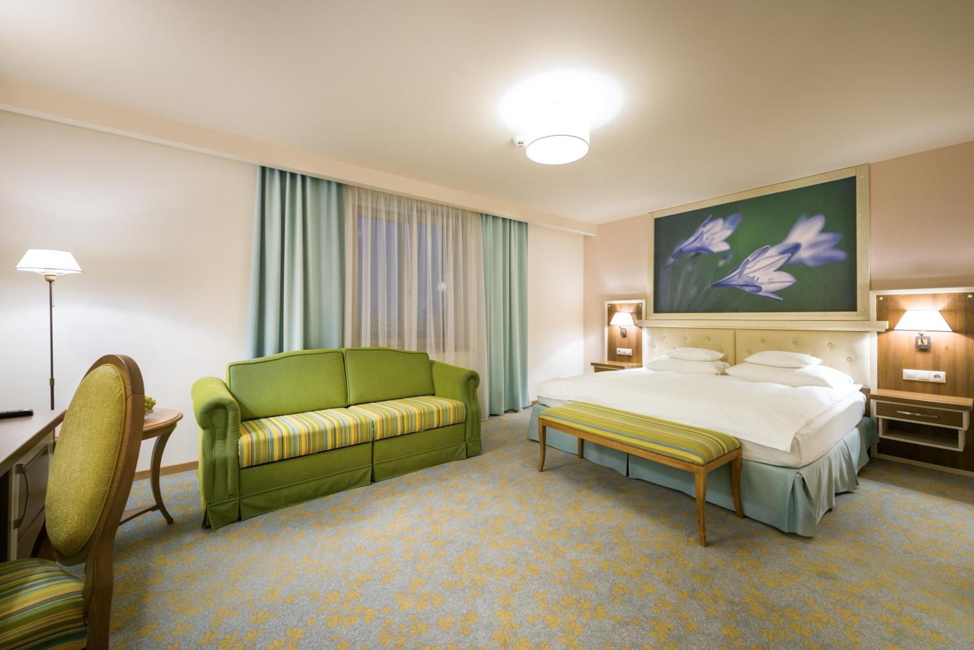 Hotel Sonnenhof Сучеава Екстериор снимка