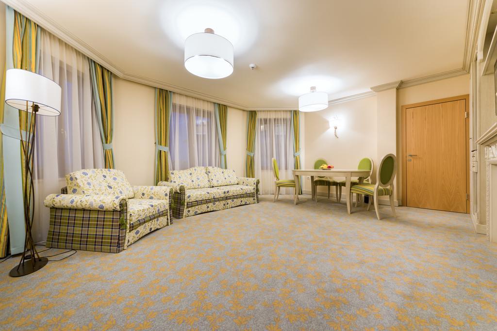 Hotel Sonnenhof Сучеава Екстериор снимка