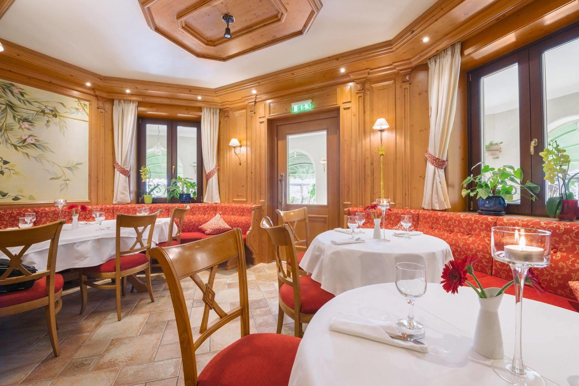 Hotel Sonnenhof Сучеава Екстериор снимка