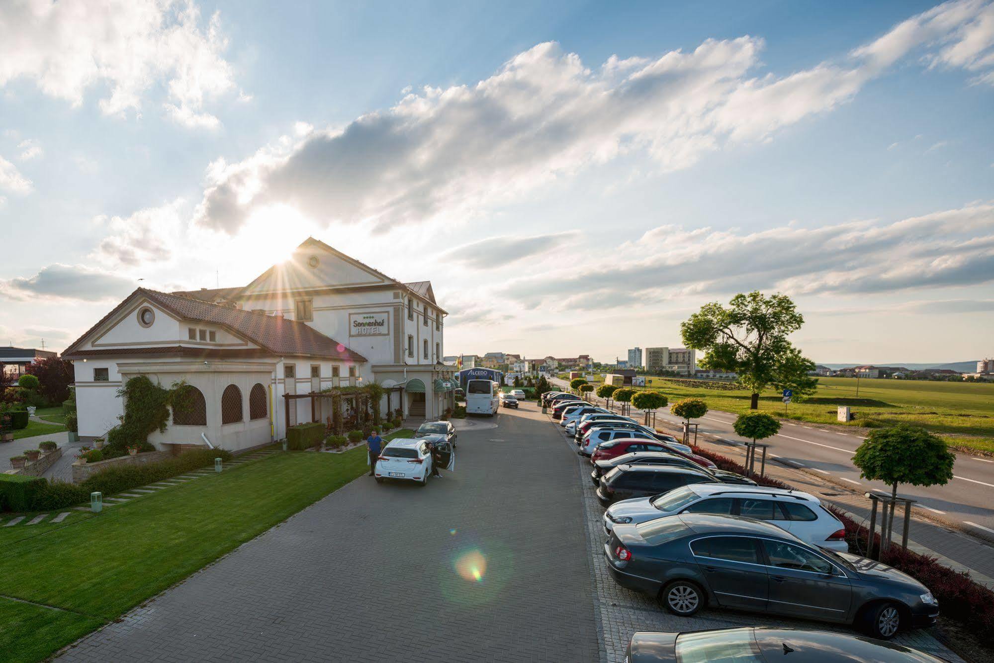 Hotel Sonnenhof Сучеава Екстериор снимка