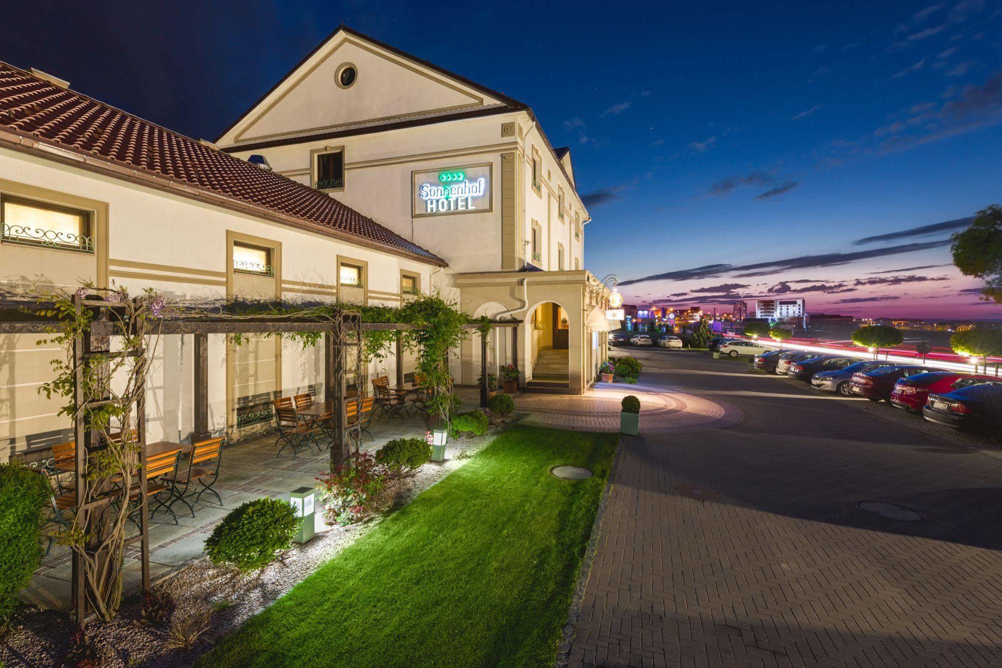 Hotel Sonnenhof Сучеава Екстериор снимка