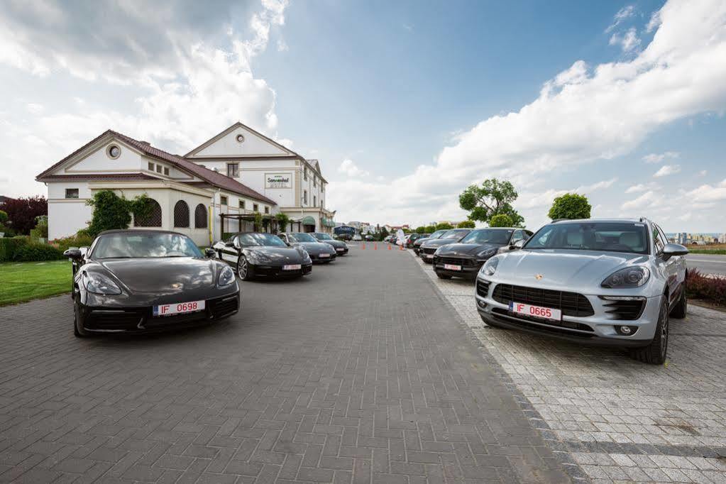 Hotel Sonnenhof Сучеава Екстериор снимка