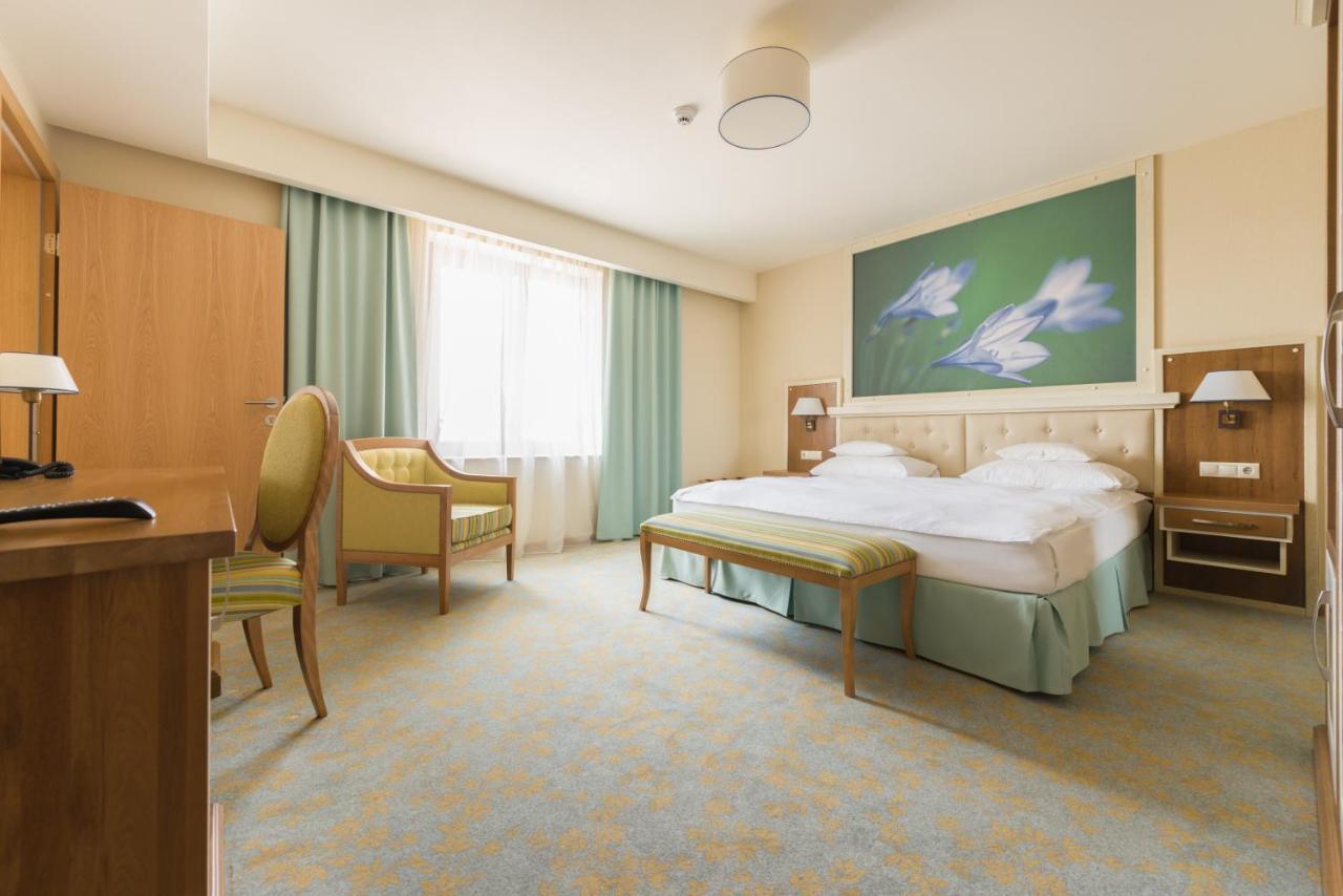 Hotel Sonnenhof Сучеава Екстериор снимка