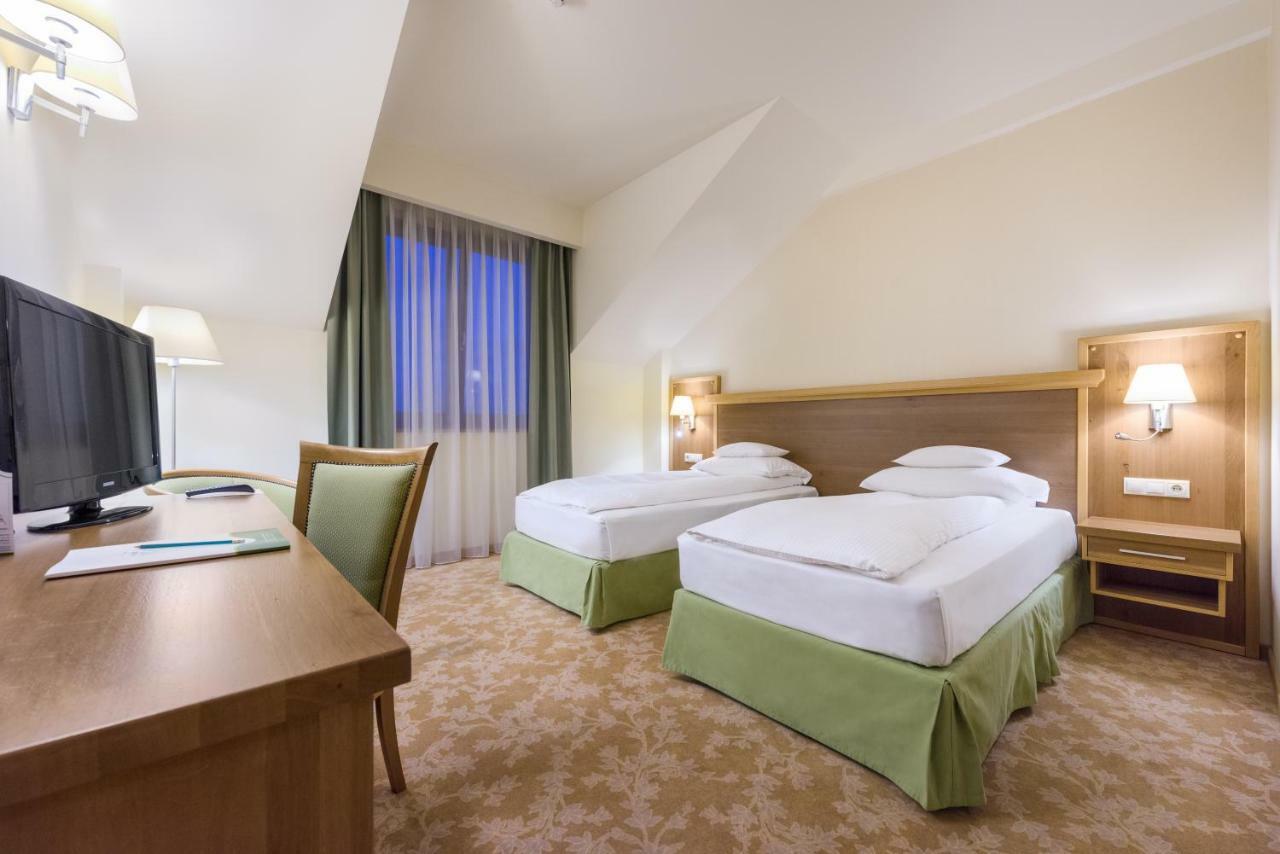 Hotel Sonnenhof Сучеава Екстериор снимка